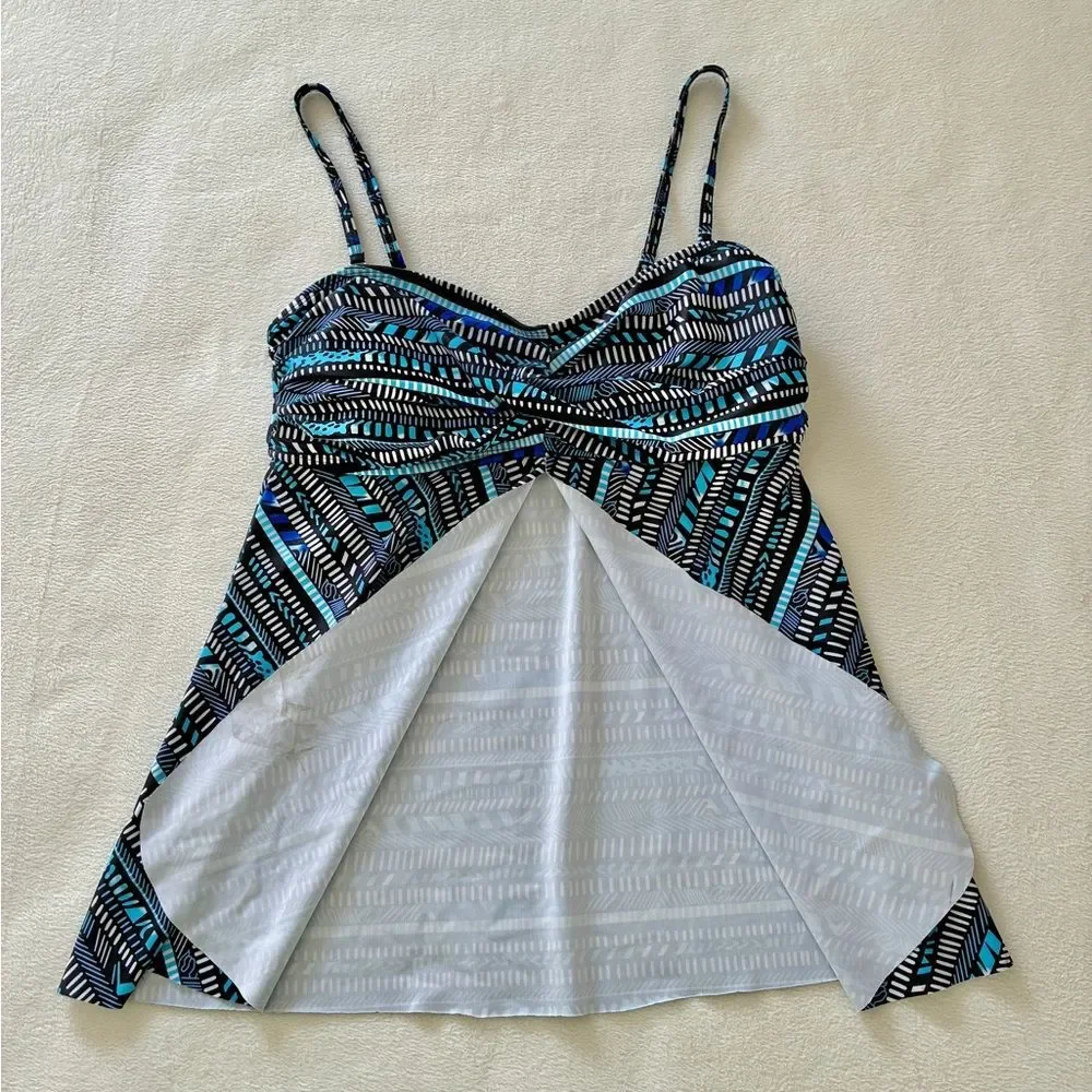 Tankini Swim Top Medium Black Blue Geometric Twist Front Resort Cruise Swimwear